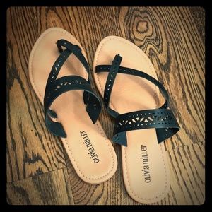 Light and easy sandals. Size 8